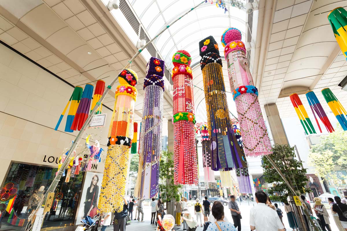 2022年最新情報【仙台七夕まつり】街中が笹飾りで彩られる夏の祭典｜るるぶ&more.