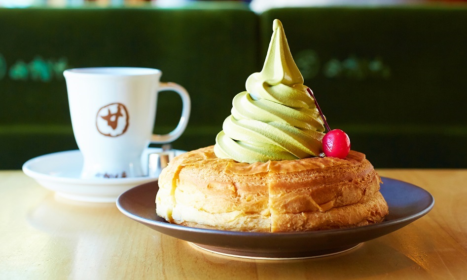 「シロノワール（抹茶）」。ほかに抹茶ミックス、バニラも選べる。各770円