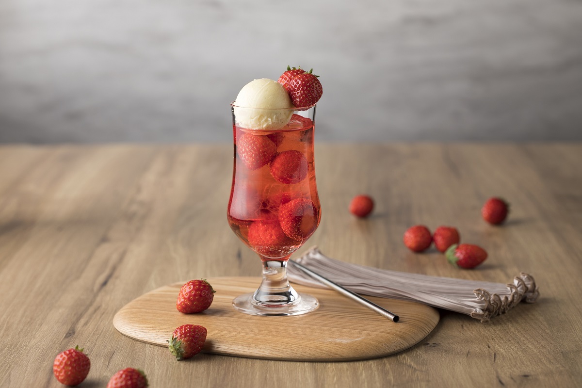 夏いちごのクリームソーダ2630円