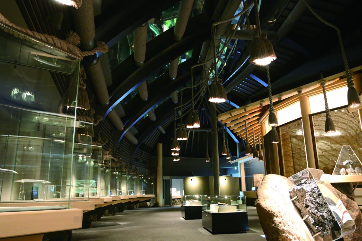 国宝や重要文化財に指定される貴重な刀剣を見ることができる