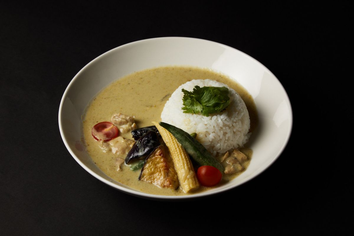 夏野菜とチキンのグリーンカレー／SPROUT Café さくら坂 1540円＜辛さレベル…★★、アークヒルズエリア＞