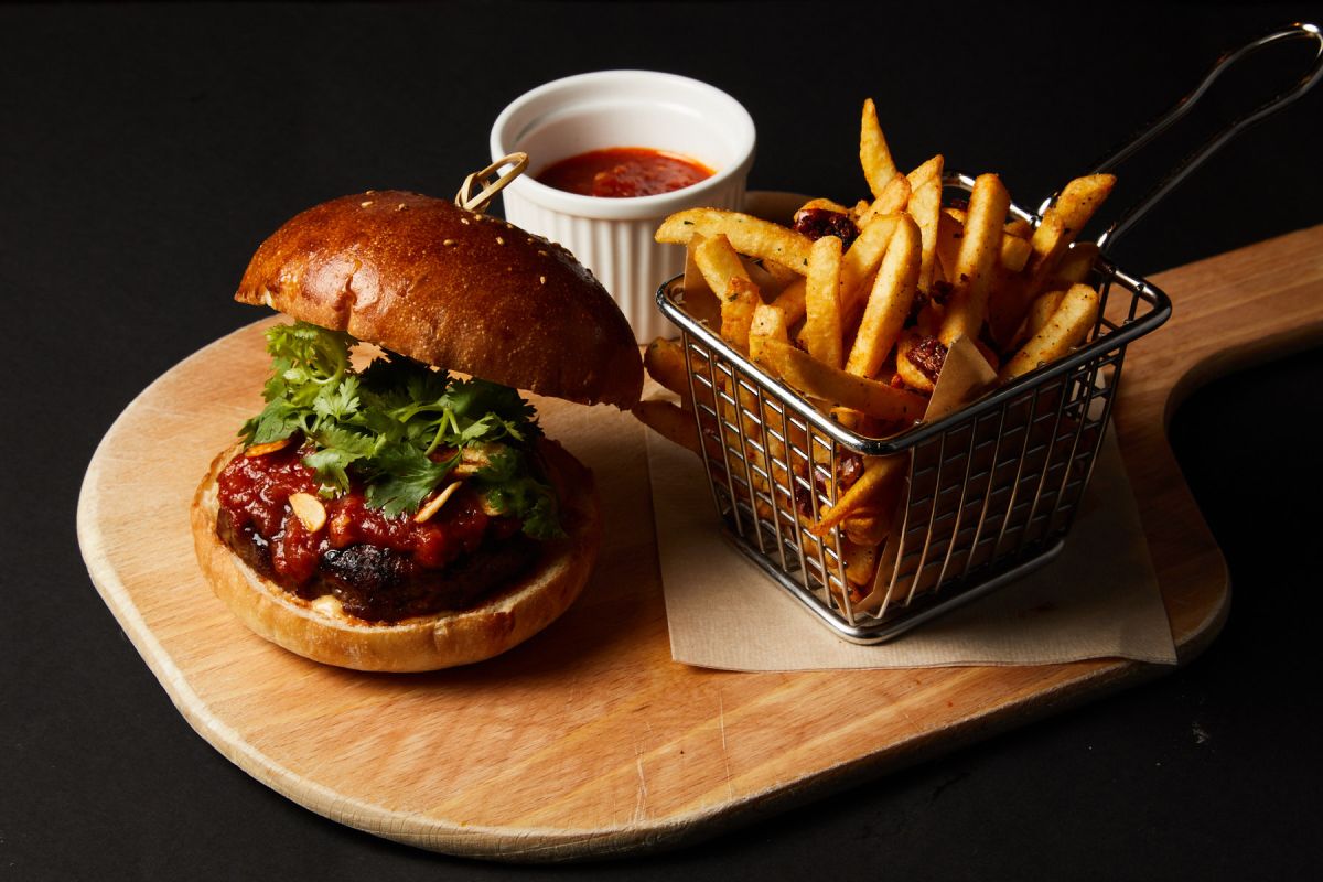 レッドデビルズバーガー／ウルフギャング・パック ピッツァバー 1800円＜辛さレベル…★★★、アークヒルズエリア＞