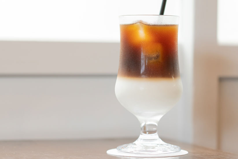 二層に分かれたビジュアルにも惹かれるミルクコーヒーice660円