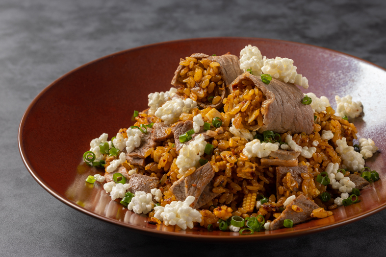 北海道十勝ハーブ牛サーロインの肉巻きピリ辛炒飯 3850円　★新メニュー