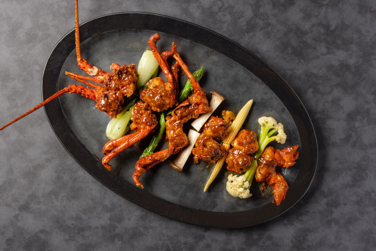 活け伊勢海老350gの四川式チリ炒め 13200円　★新メニュー