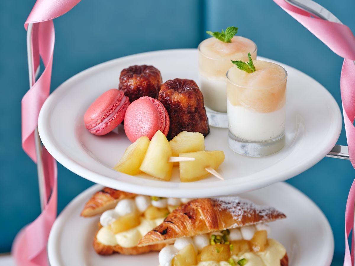 マカロン、焼菓子、桃のコンポート、桃のグラススイーツ