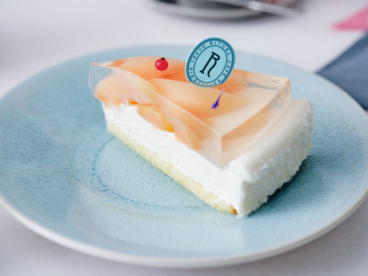 桃のレアチーズケーキ 1045円