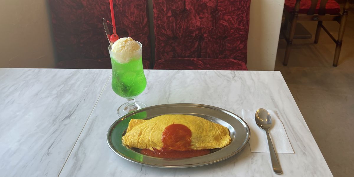 下町・亀戸で喫茶店の“王道”を楽しむ「喫茶 東京郊外」｜赤×白のレトロ空間にときめき！