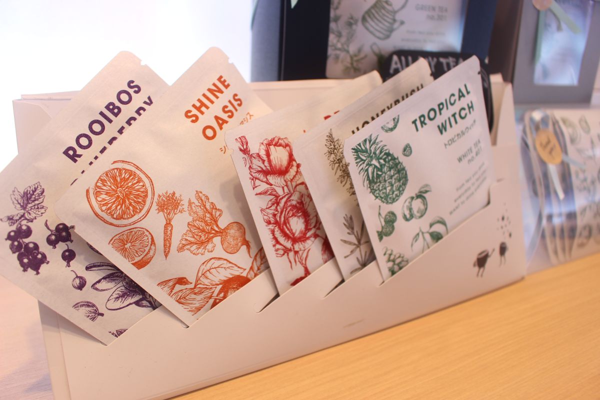 ティーバッグ各220円、4個パック880円など