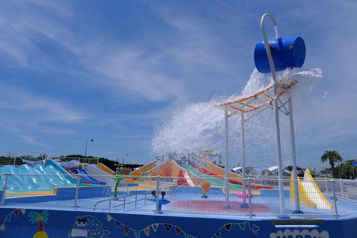 巨大なバケツから水がバシャリ！