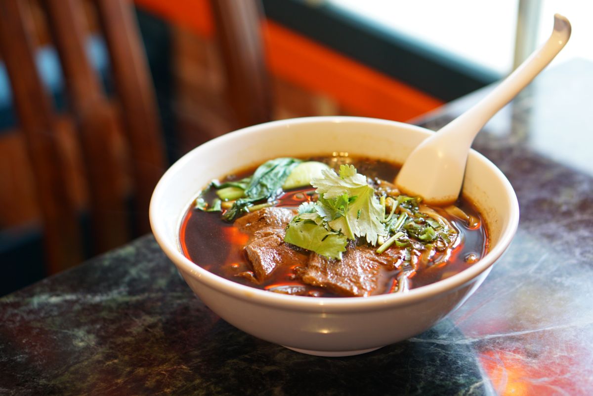 「紅焼牛肉麺」880円