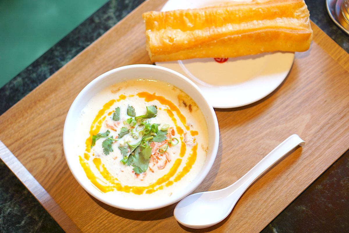 「鹹豆漿」500円（油条ハーフ付き）