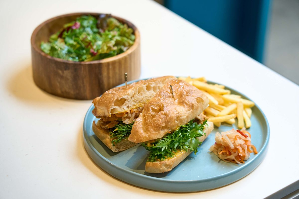 「タンドリーチキン 自家製フォッカチャサンド  ランチセット」