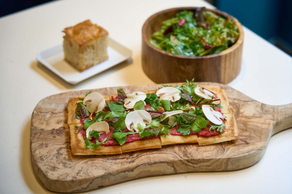 「ビーツフムスの薄焼ピザ ランチセット」