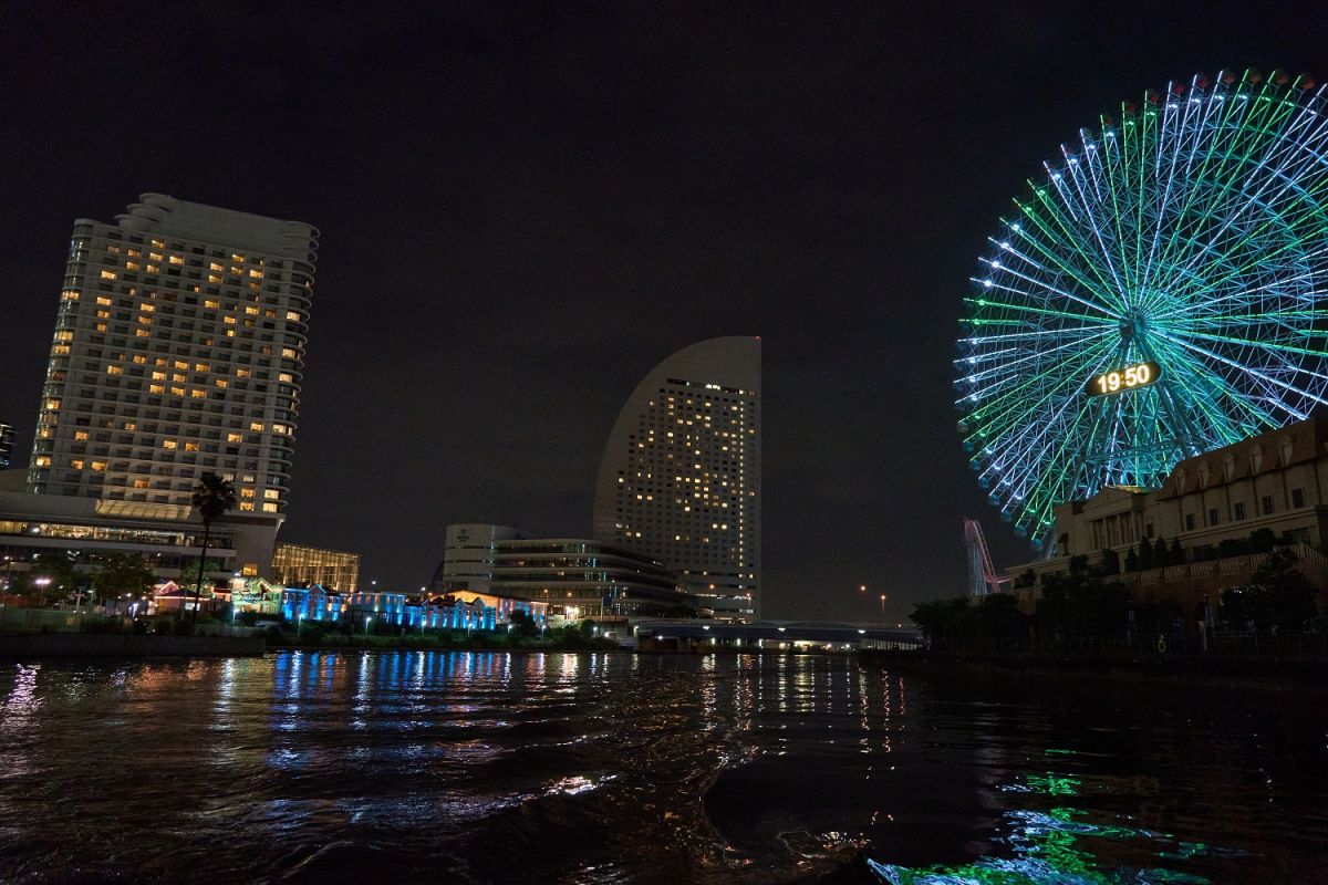 地上から眺めるみなとみらいの夜景は圧巻！