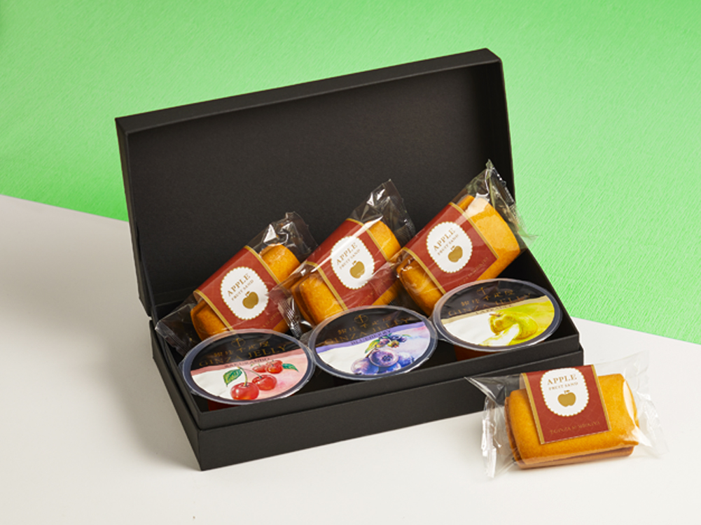 「銀座千疋屋アニバーサリーセット」銀座ゼリー3個、銀座フルーツサンド(りんご)4個2,000円パティスリー銀座千疋屋