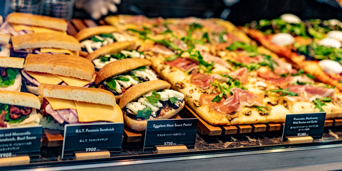 皇居外苑・北の丸公園の緑豊かな「CAFÉ 33」でピッツァやケーキをイタリア気分で楽しもう♪