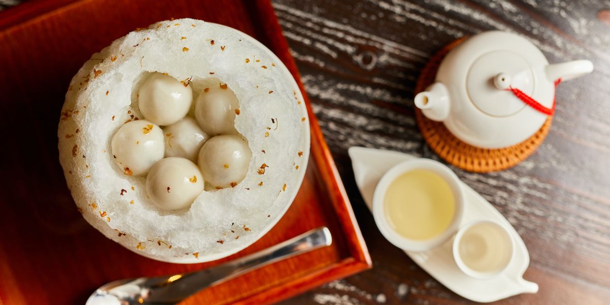 【奈良】かき氷から湯気？「猿沢豆花」のかき氷は金木犀シロップと熱々のごま団子で
