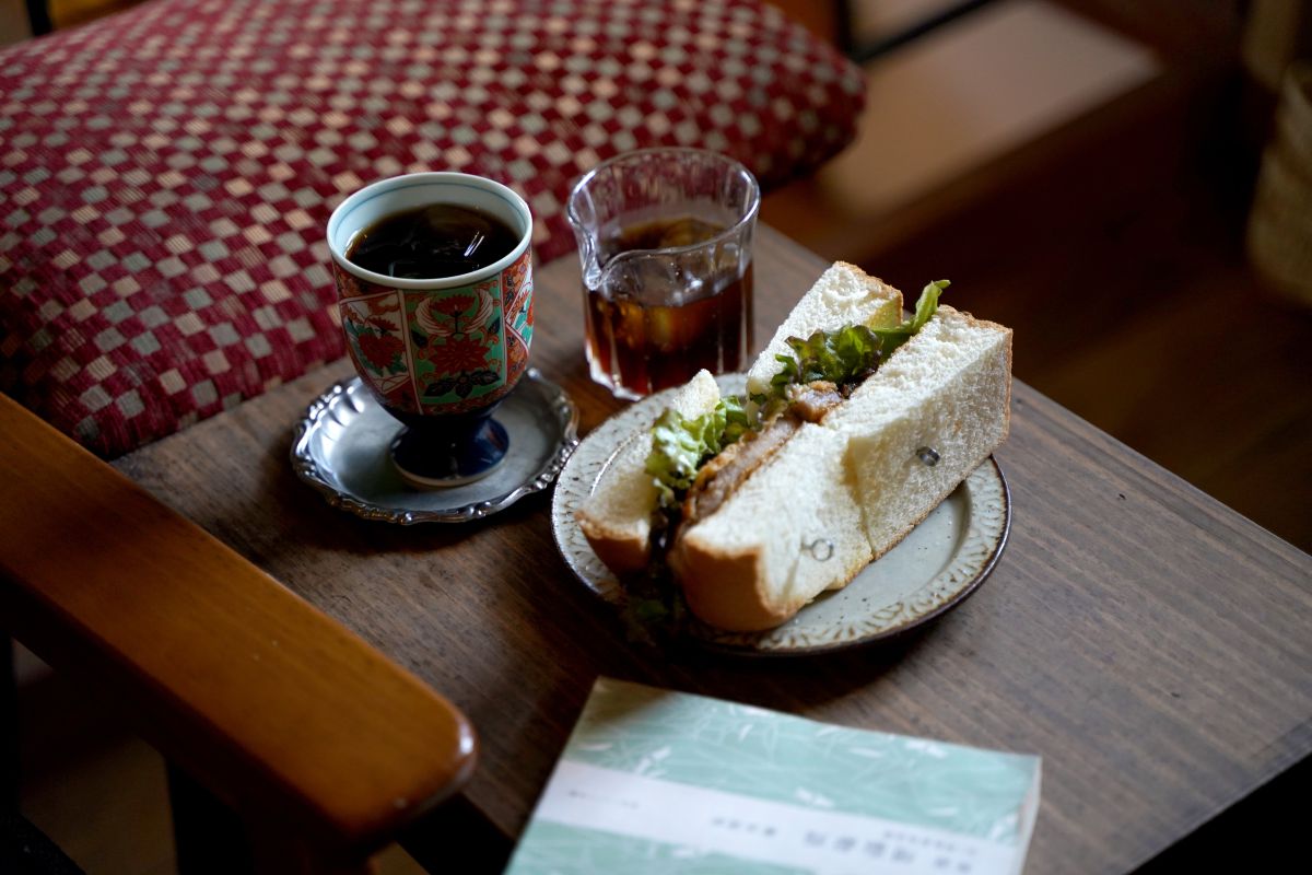 カツサンド（ハースサイズ）450円、アイスコーヒー500円