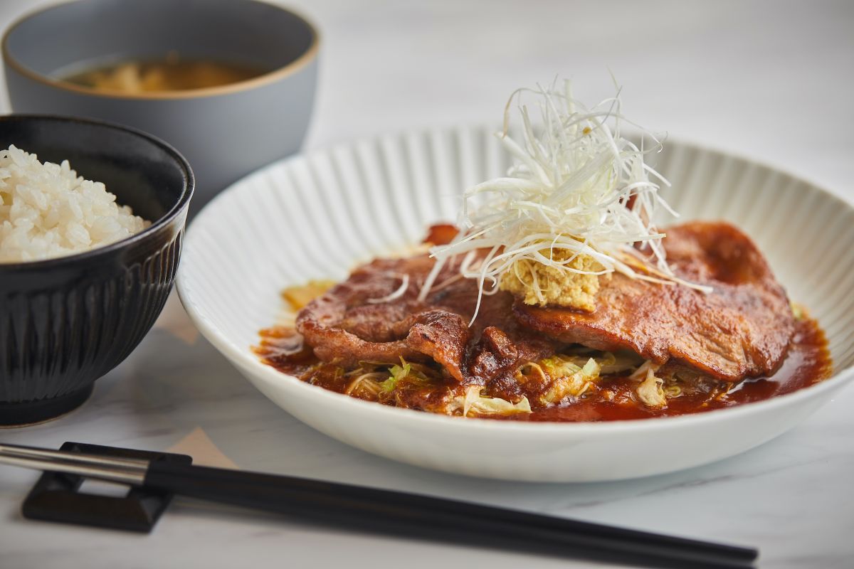 本気のジンジャーポーク1210円 （ランチタイムはごはんと味噌汁付き）