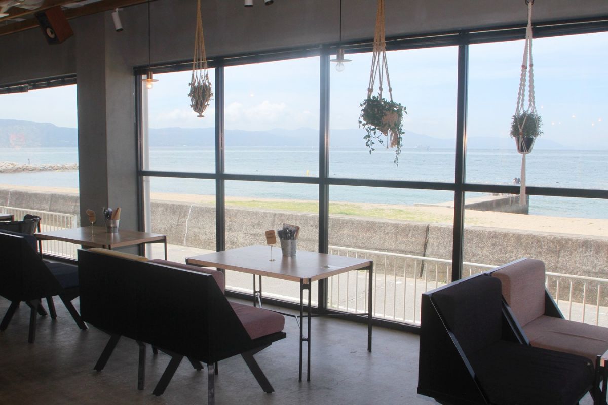 オーシャンビューを楽しみたいなら窓際の席がおすすめ