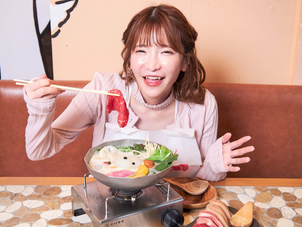 「くまちゃん出汁」が鍋に溶け出したら、お次はお肉をしゃぶしゃぶ！