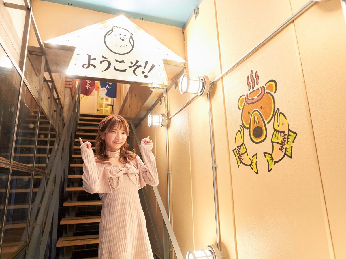 扉を開けるとくまちゃんたちがお出迎え♪そのまま2階へどうぞ 