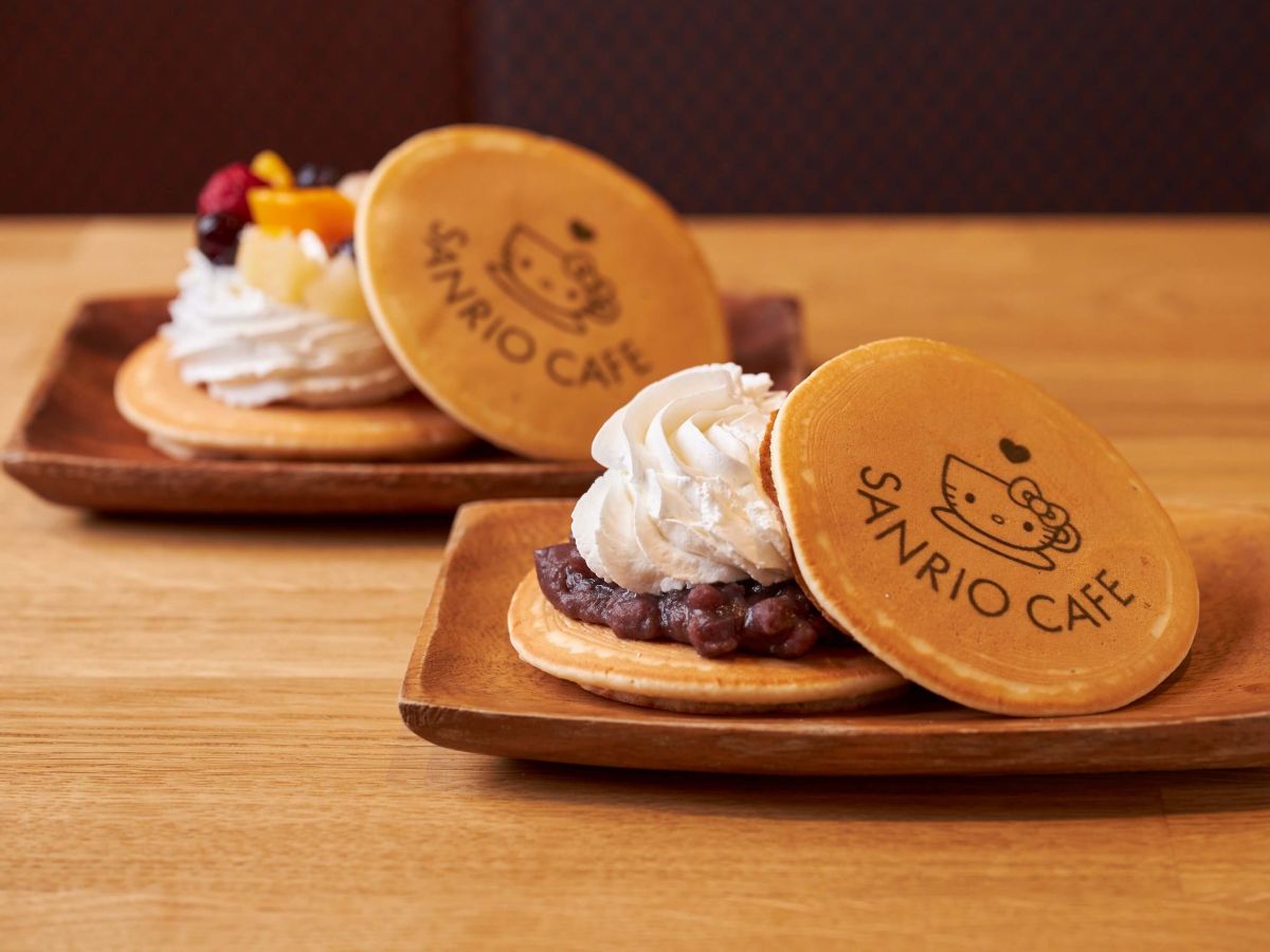 「パンケーキどら焼き」各400円 ※写真手前から「あんこホイップ」「フルーツホイップ」