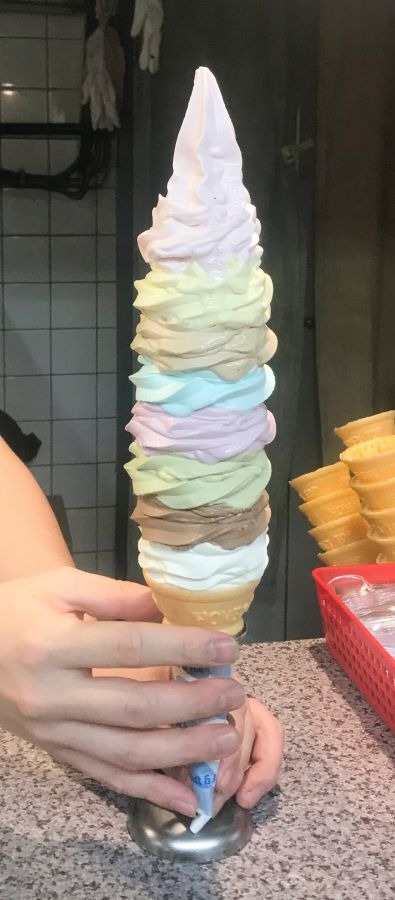 「8段ソフトクリーム」550円