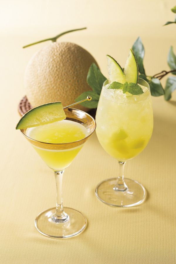 フ（左から）フレッシュメロンマティーニ、フレッシュメロンサングリア、