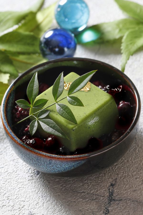 「抹茶の“葛”スタイル 白桃のソース」