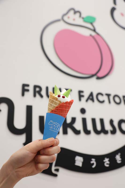 雪うさぎをイメージした「ソフトクリーム（生乳）」350円