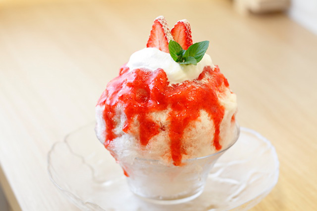 「苺のマスカル（潰したて苺＆マスカルエスプーマ氷）」1400円　※7～10月頃限定