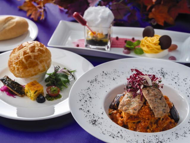 スペシャルセット3400円 アンティパスト・ミスト トリュフ香るキノコと帆立貝のパイ包み、サンマのマリネ、パンプキンフリッタータ、ミニトマトとバジルのジュレ スパゲッティーニ、サルシッチャとナスのトマトパプリカソース パン マスカルポーネムース＆パンプキンカスタードクリーム、オレンジコンポート＆レモンゼリー