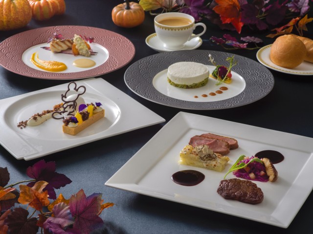 スペシャルコース1万円 真鯛とカブのエスプーマ、ガトー仕立て マナガツオのグリエ、ヴァンブランソース 黒毛和牛のポワレと合鴨のロースト、ヴァンルージュソース パン 甘夏とイチジクのチーズタルト、ラ・フランスソルベ添え コーヒーまたは紅茶