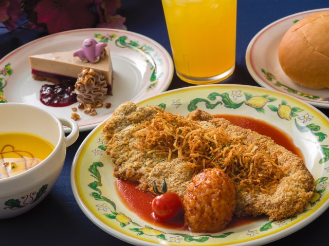 スペシャルセット2980円 パンプキンクリームスープ(パンチェッタ入り) 牛サーロインのカツレツ、トマトバーベキューソース チーズ入りトマトバターライス パン マロンムースケーキ、ナッツ添え ソフトドリンクのチョイス 　※＋280円でソフトドリンクをスパークリングドリンクに変えることができます(スパークリングワインは＋680円。クラフトビールは＋560円、Ｓサイズは＋230円)