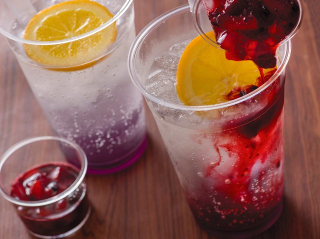 スパークリングドリンク（バイオレットシロップ）600円