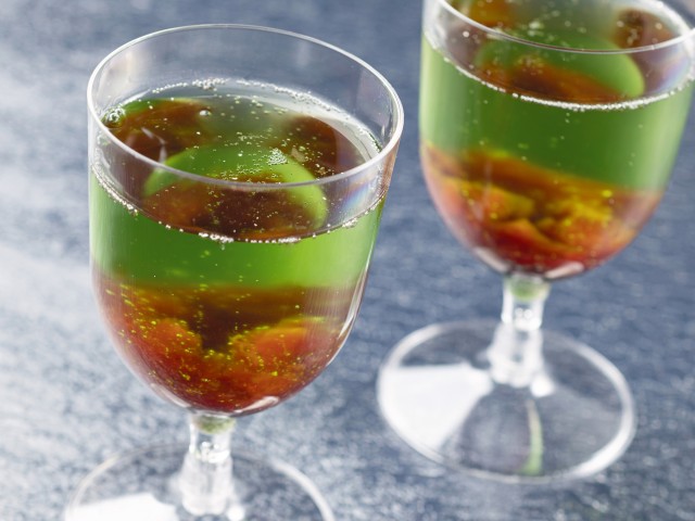 スパークリングカクテル（ウォッカ＆グリーンアップルフレーバー）780円