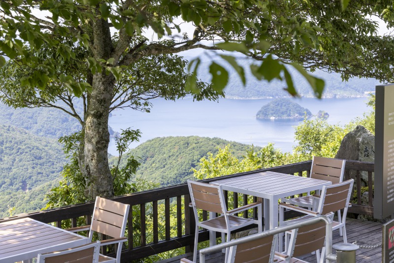 可愛らしい雰囲気の「こもれびテラス」