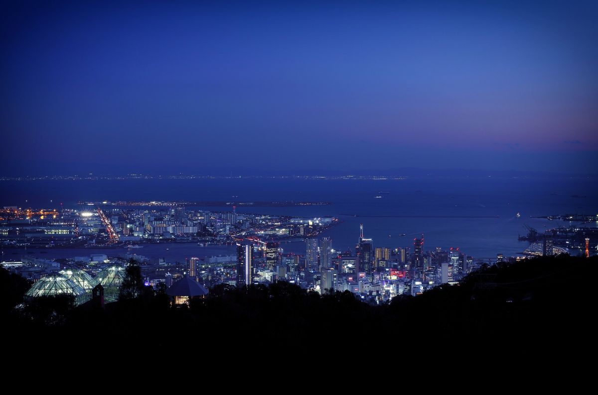 神戸ガーデンテラスバー でイルミネーションと夜景を楽しみながら 真夏の夜のひとときを るるぶ More