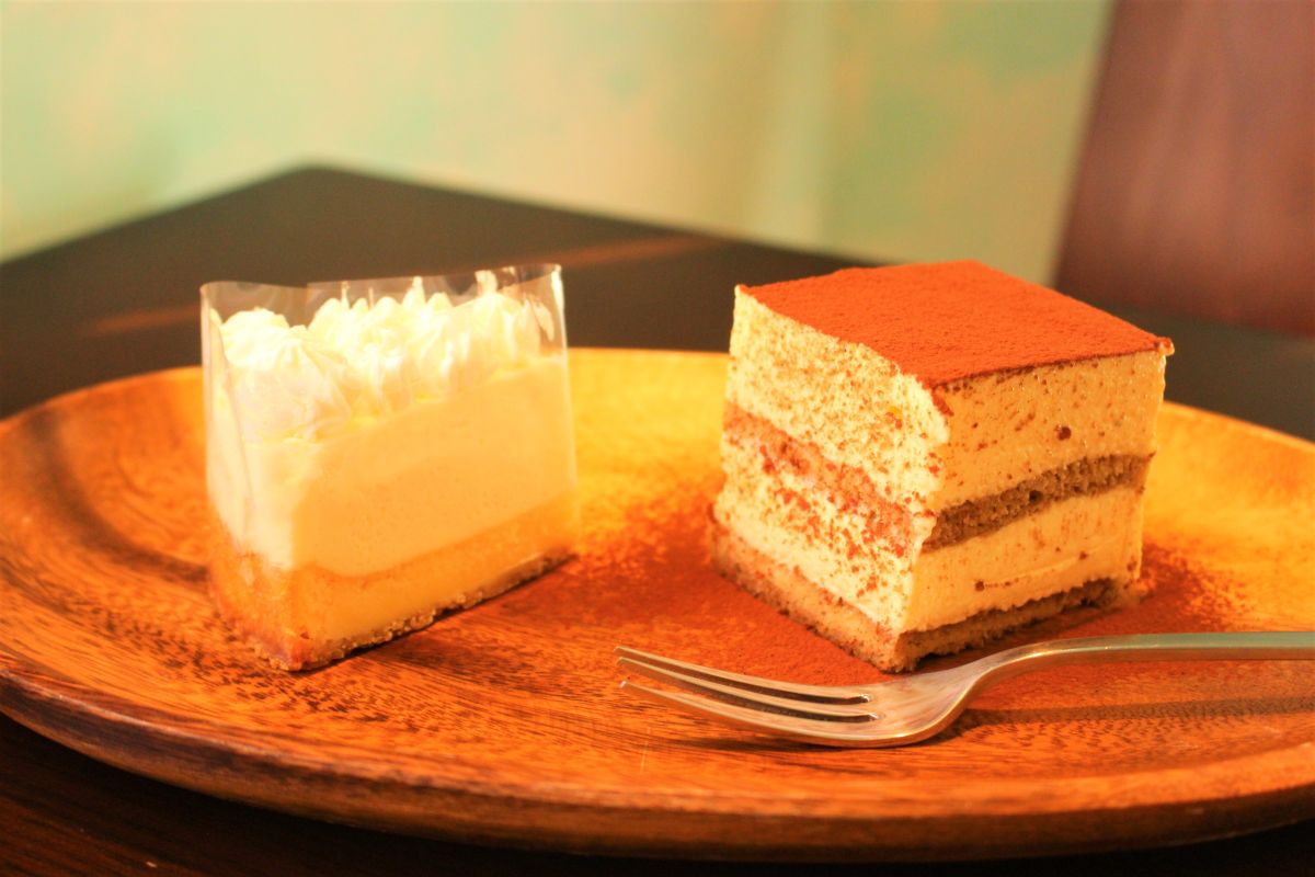 「デザートプレート twice」（価格はケーキの種類により異なります。写真のセットは1010円）