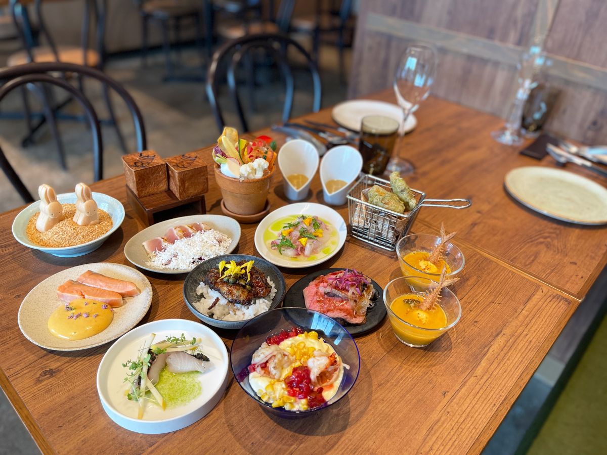 テーブルブッフェコース　7139円（サービス料込）※小学生以下 2420円、未就学児無料