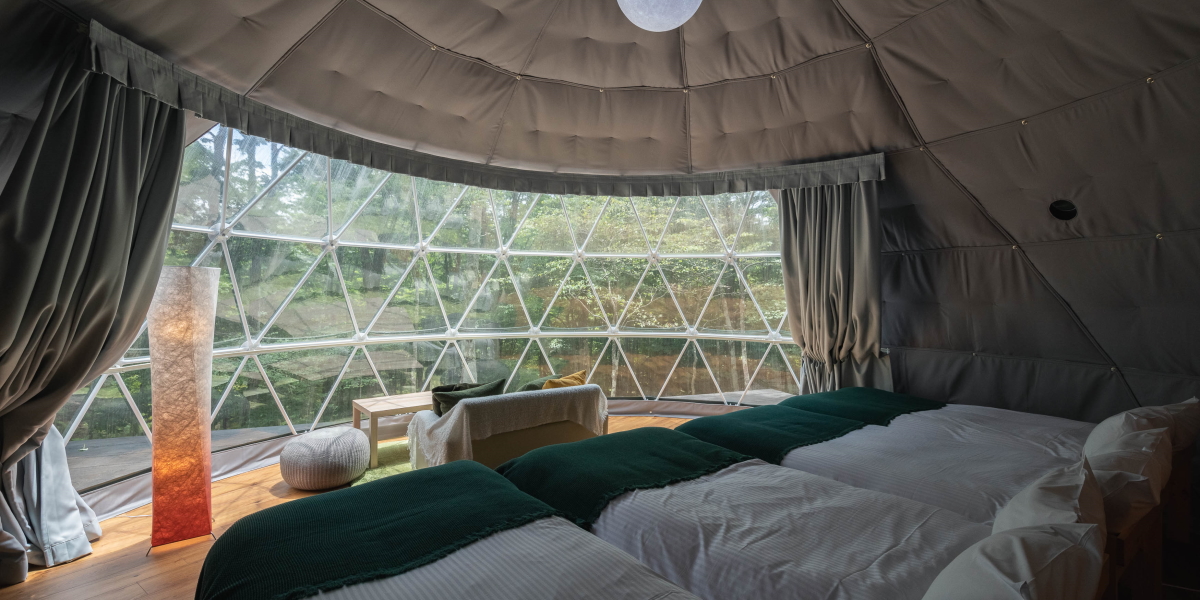 【静岡・裾野】富士山麓の苔の群生地で緑の洗礼を浴びる。「MOSS十里木キャンプリゾート」で快適グランピング