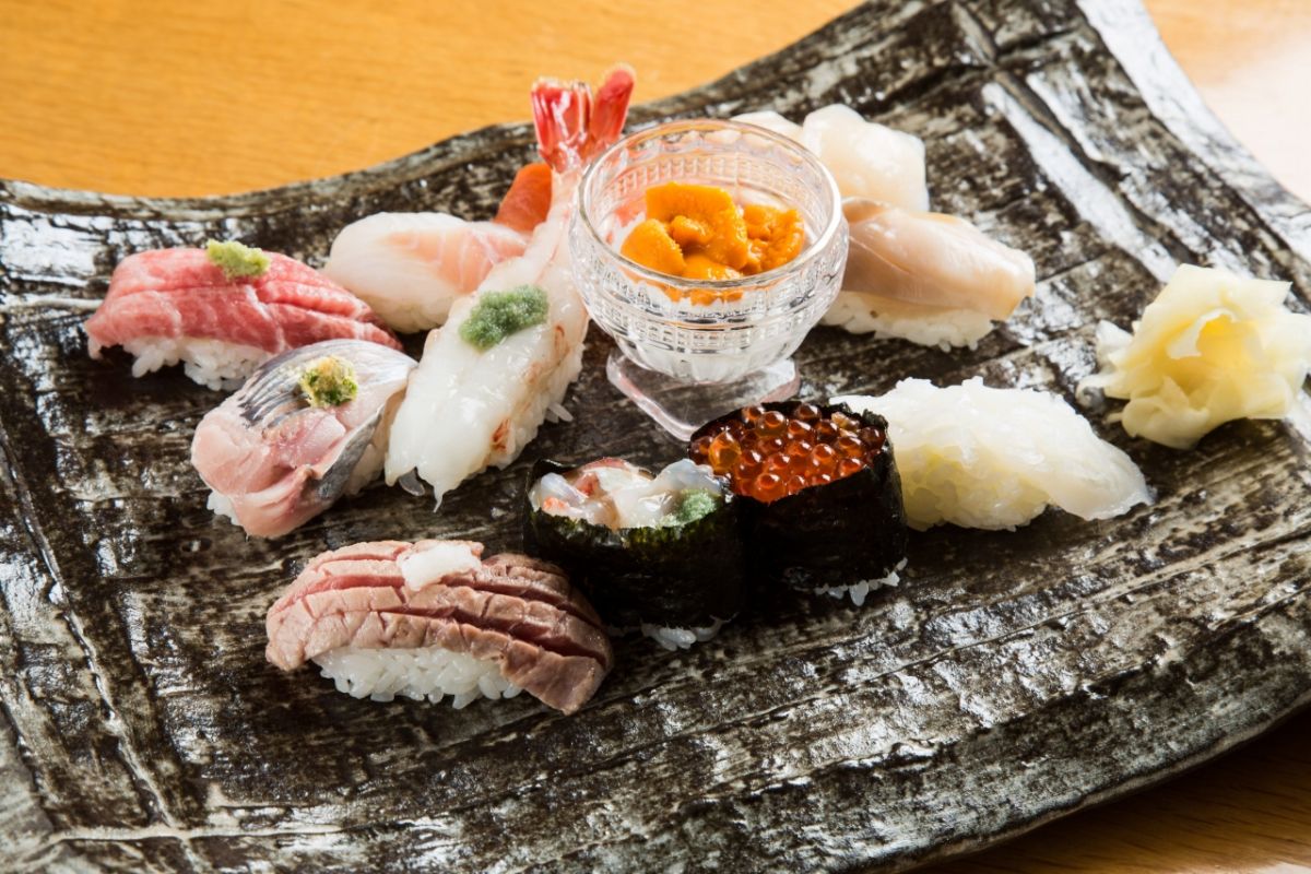 小樽運河を望む好立地！「おたる政寿司 ぜん庵」で名店の握りに舌鼓