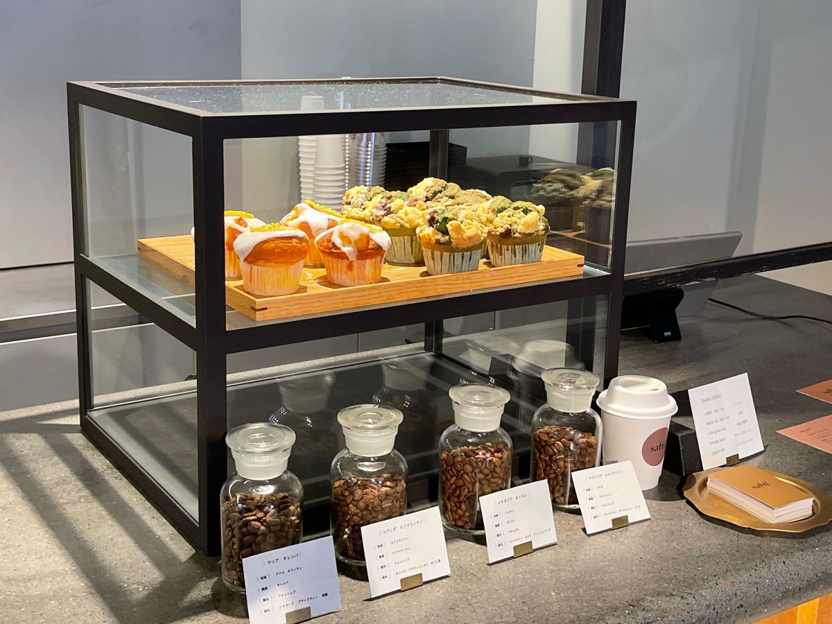 (左から)ハニーレモンマフィン、抹茶白玉マフィン 各450円