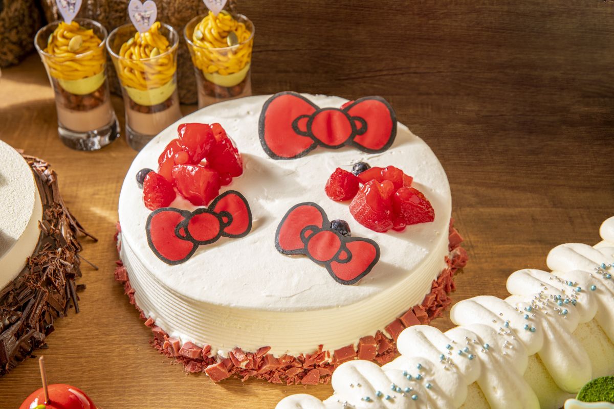 ハローキティのリボンケーキ