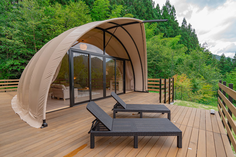 入り口から最も奥にあるコクーンテント。周りを気にすることなくワンちゃんとの時間が楽しめます