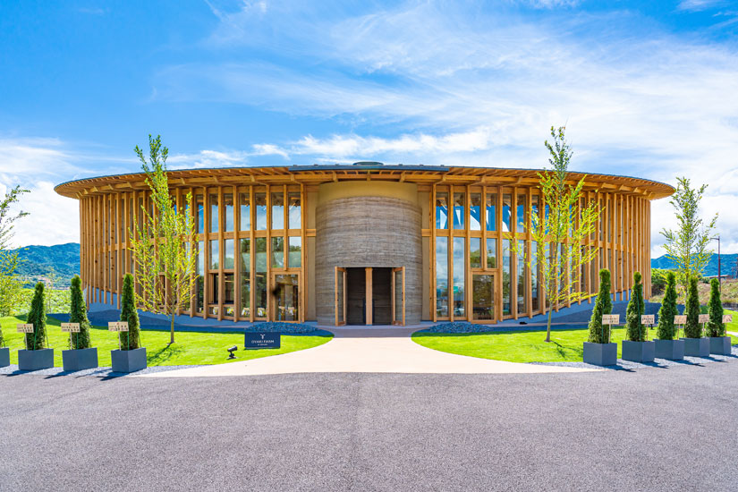 工場にカフェ、ショップが併設されています