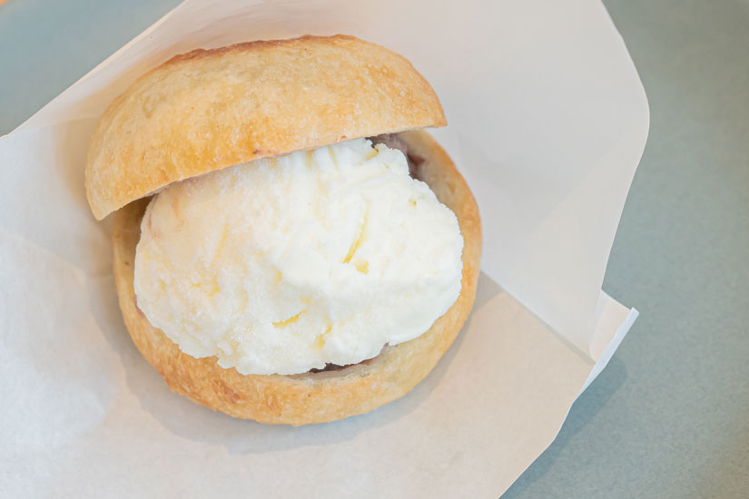 おやきアイスサンド【粒あん】 384円