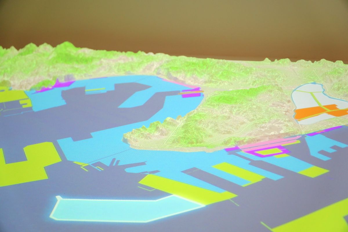色が塗られた部分は造成されたふ頭